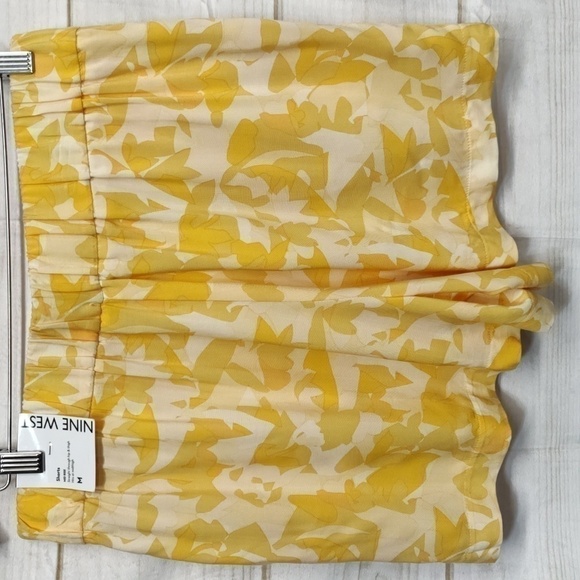 NINE West Mid Rise Shorts Size Medium - Picture 5 of 11